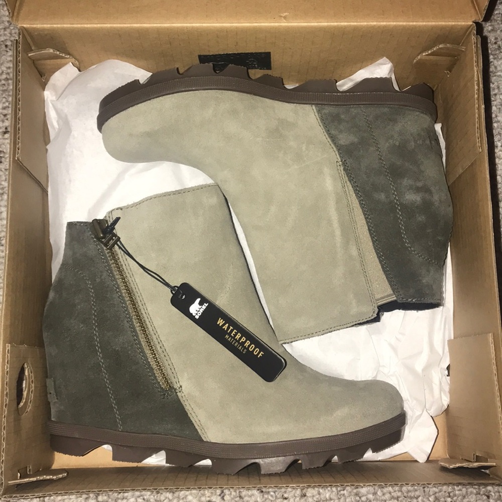 Joan of Arctic Wedge II Zip